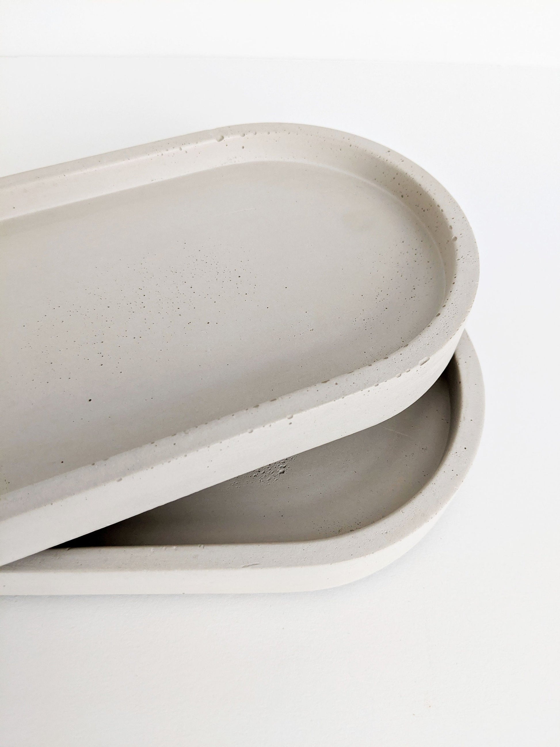 Concrete Pill Shaped Tray. Minimalist Concrete Bathroom Tray. Modern Home Office Desk Tray. Modern Scandi Home Decor. Oblong Tray for Keys.