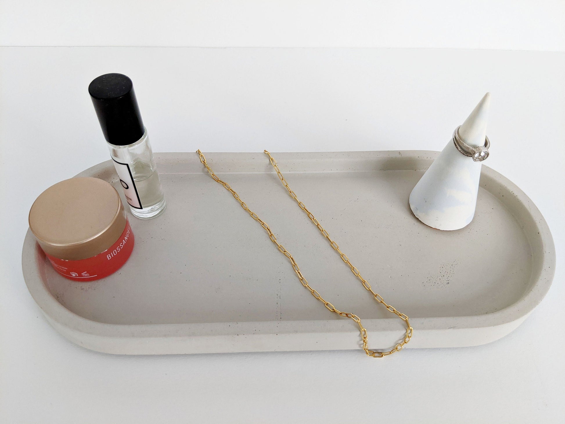 Concrete Pill Shaped Tray. Minimalist Concrete Bathroom Tray. Modern Home Office Desk Tray. Modern Scandi Home Decor. Oblong Tray for Keys.